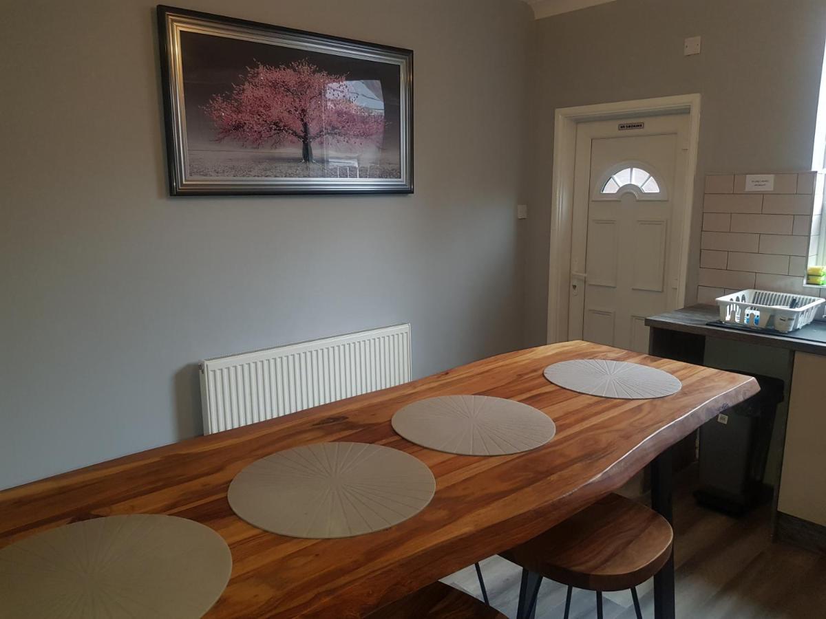 Highfields Living - All Rooms Ensuite- Free Wifi- Free Local Parking شيفيلد المظهر الخارجي الصورة